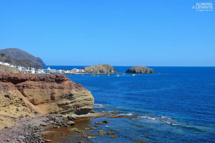 Barcos fondeados en Isleta del Moro